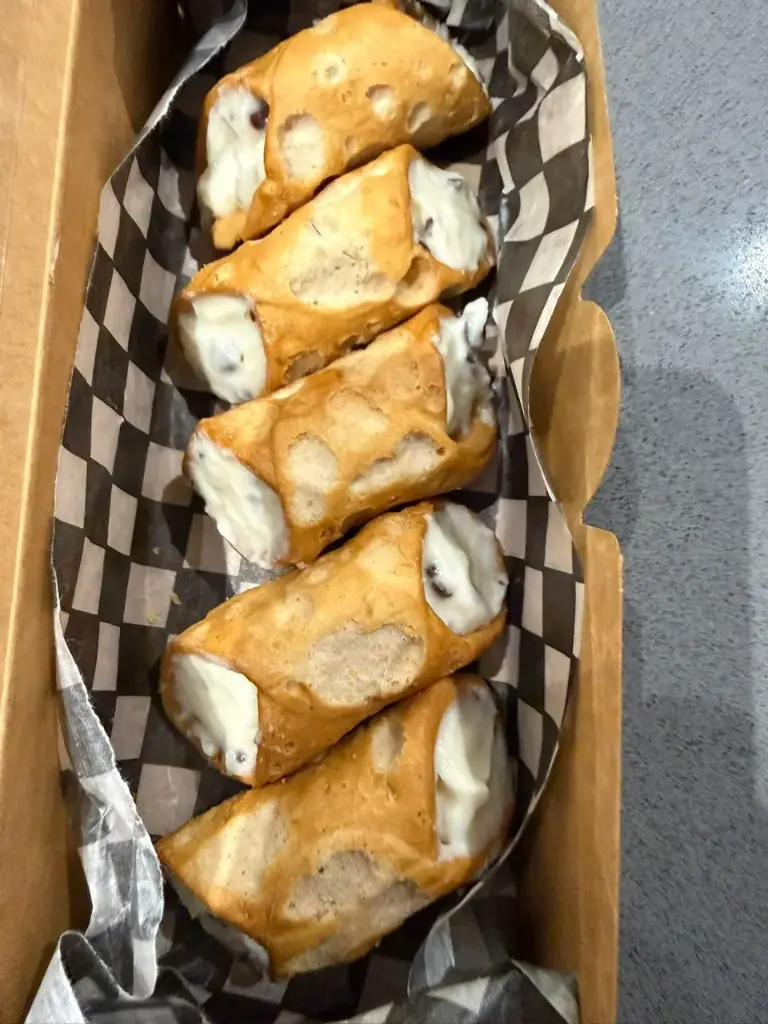 Cannoli Ricotta and Choccolate`s chips (5pcs)